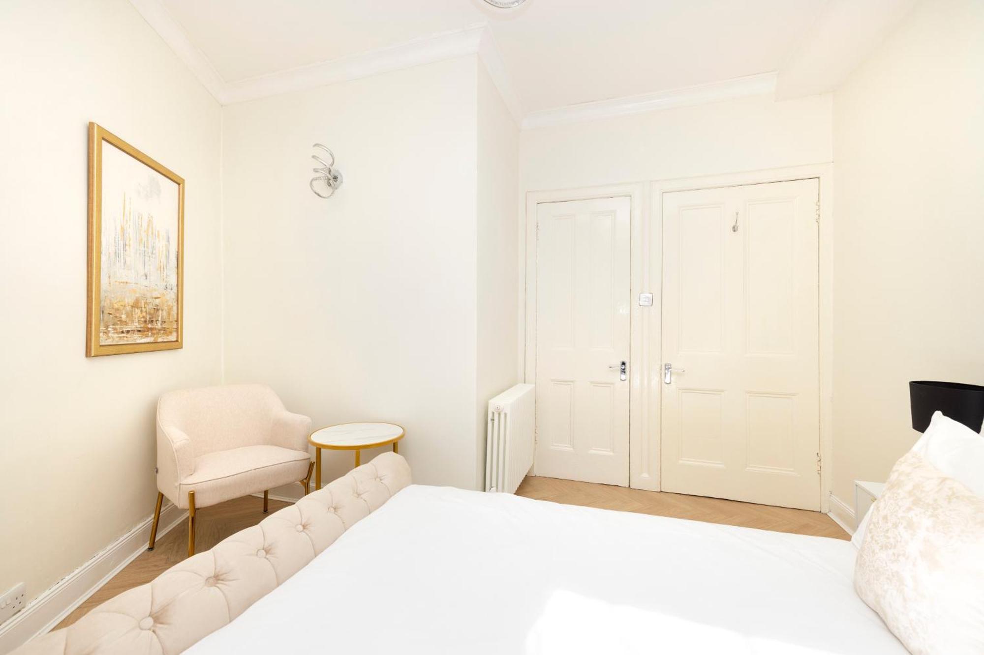 Апартаменты Joivy Modern Flat In City Centre - For Up To 3 Guests Эдинбург Экстерьер фото