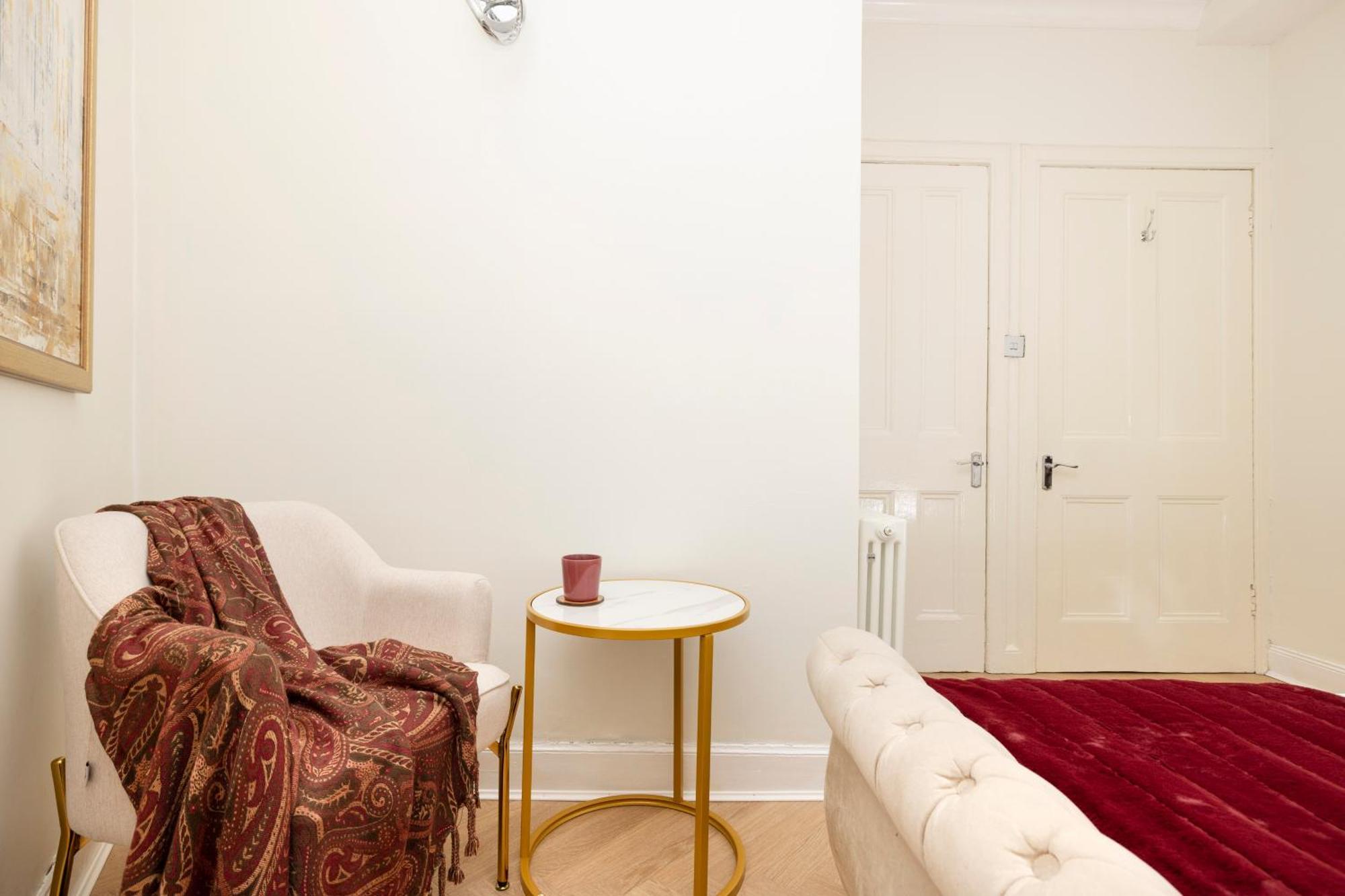 Апартаменты Joivy Modern Flat In City Centre - For Up To 3 Guests Эдинбург Экстерьер фото