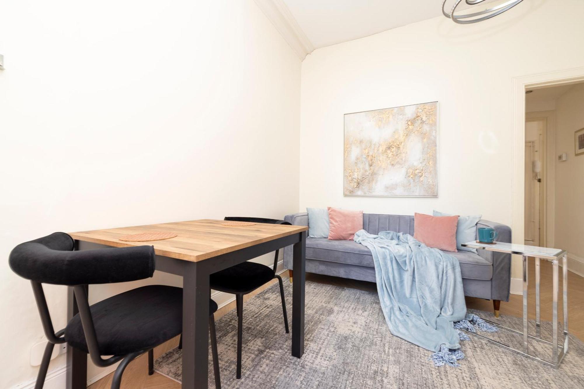 Апартаменты Joivy Modern Flat In City Centre - For Up To 3 Guests Эдинбург Экстерьер фото